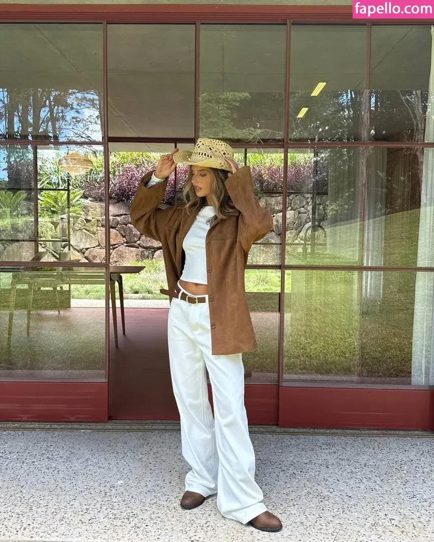 Steph Mandich / shopmononoke / stephmandich Onlyfans Photo Gallery 