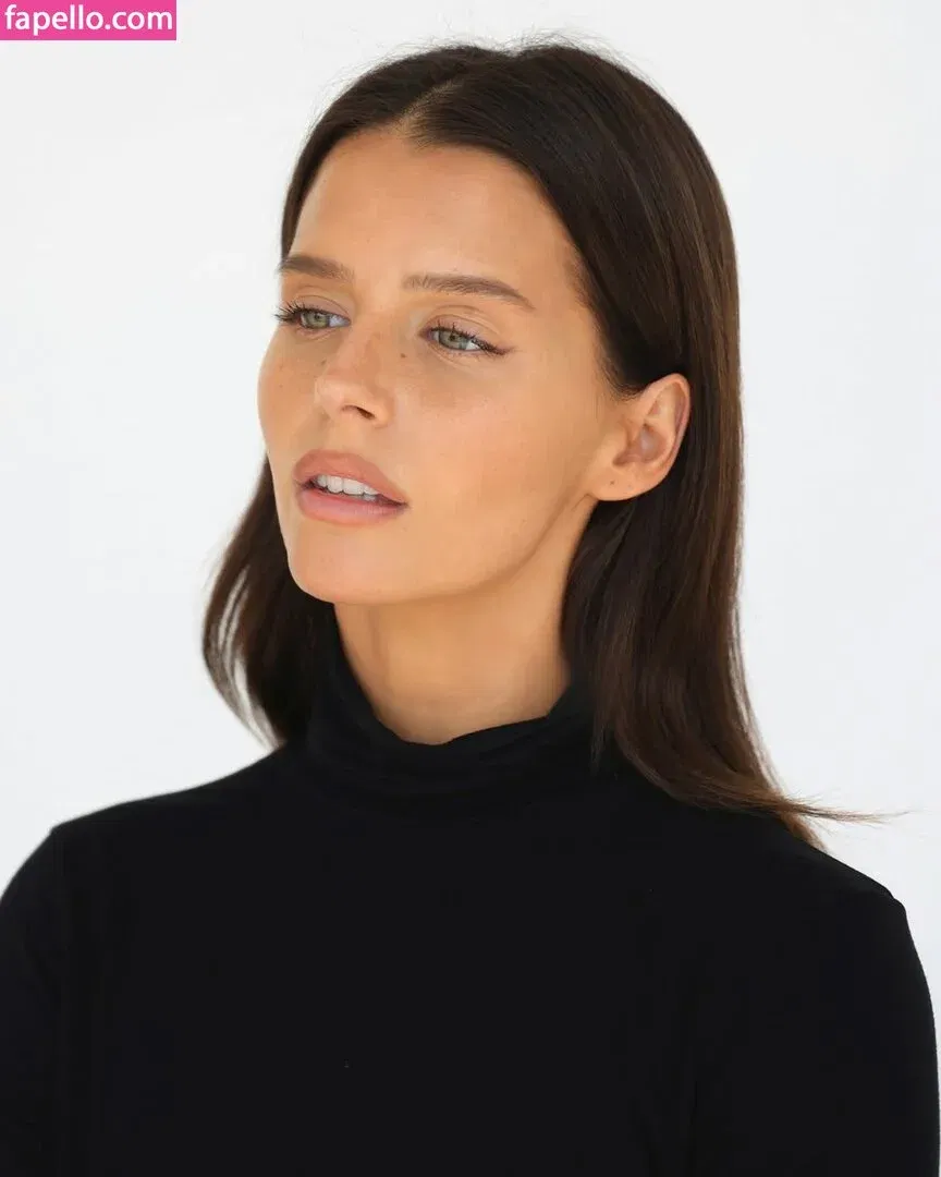 Steph Mandich / shopmononoke / stephmandich Onlyfans Photo Gallery 