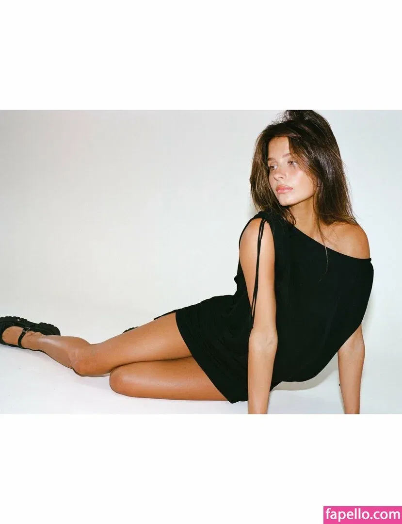 Steph Mandich / shopmononoke / stephmandich Onlyfans Photo Gallery 