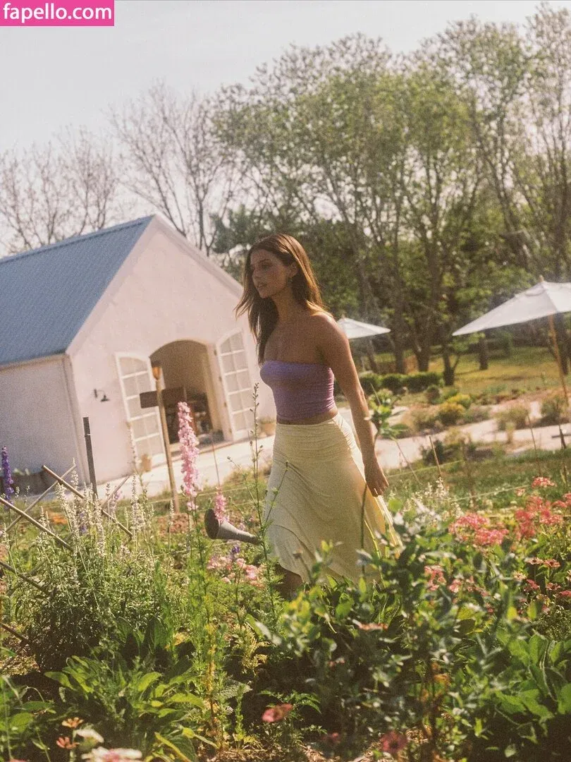 Steph Mandich / shopmononoke / stephmandich Onlyfans Photo Gallery 