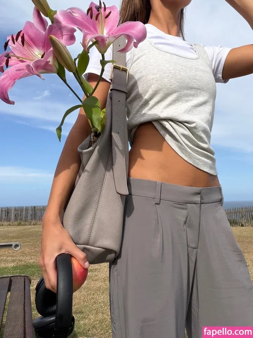 Steph Mandich / shopmononoke / stephmandich Onlyfans Photo Gallery 