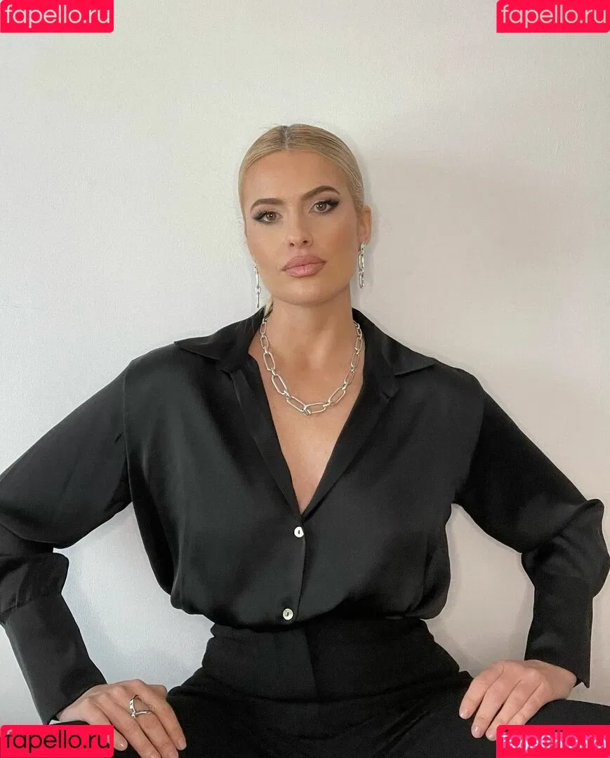 Adriana Abenia / adrianaabenia Onlyfans Photo Gallery 