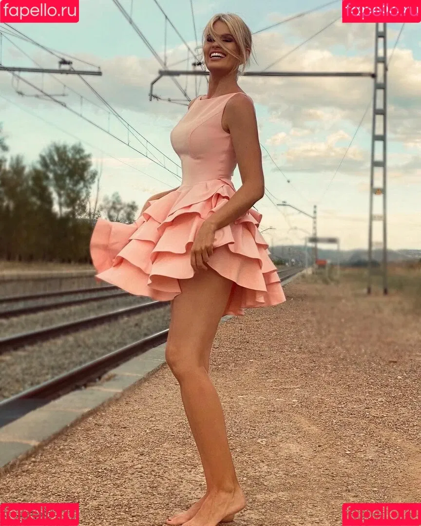 Adriana Abenia / adrianaabenia Onlyfans Photo Gallery 