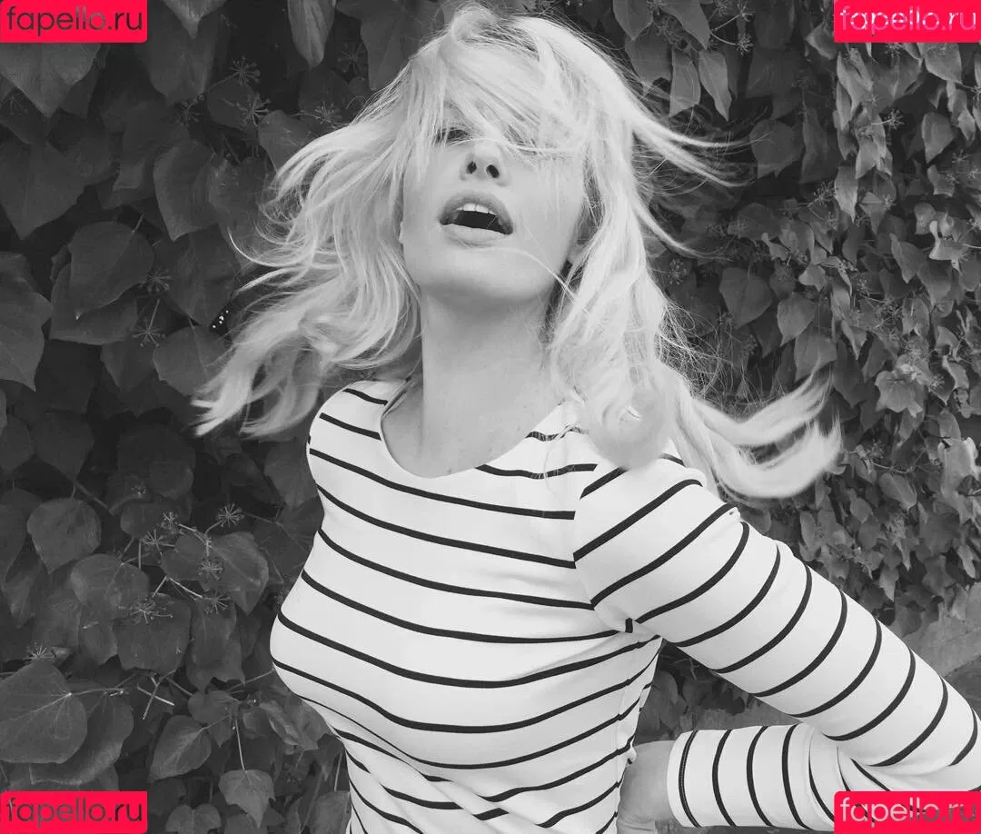 Adriana Abenia / adrianaabenia Onlyfans Photo Gallery 