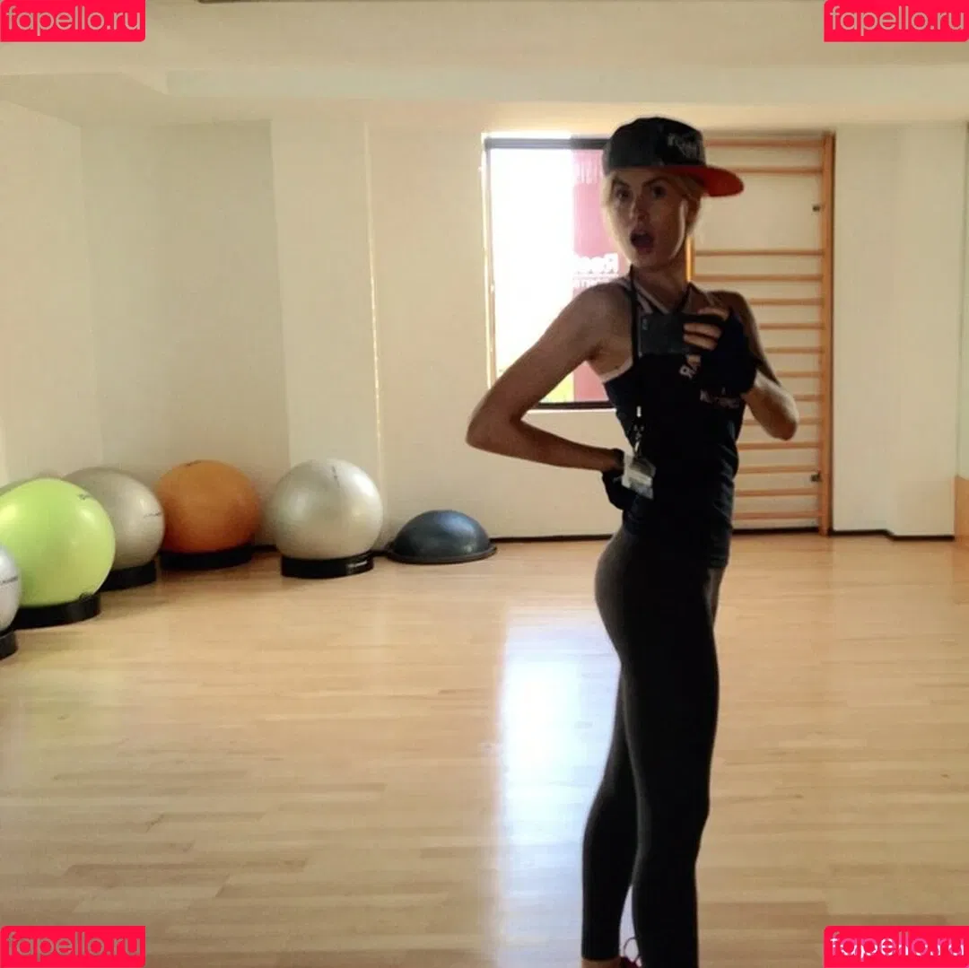 Adriana Abenia / adrianaabenia Onlyfans Photo Gallery 