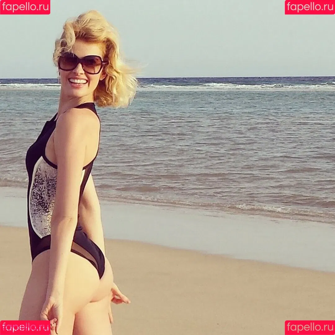 Adriana Abenia / adrianaabenia Onlyfans Photo Gallery 