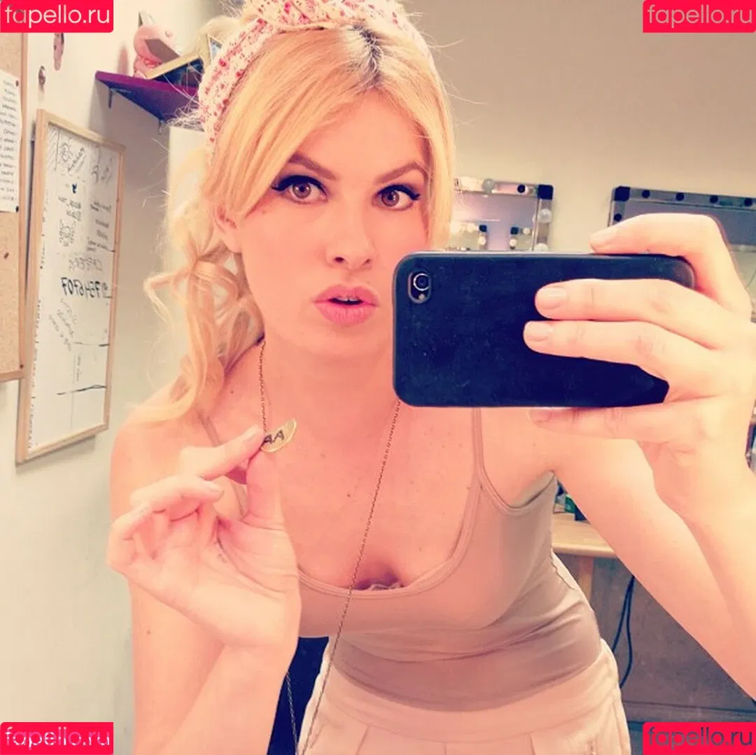 Adriana Abenia / adrianaabenia Onlyfans Photo Gallery 