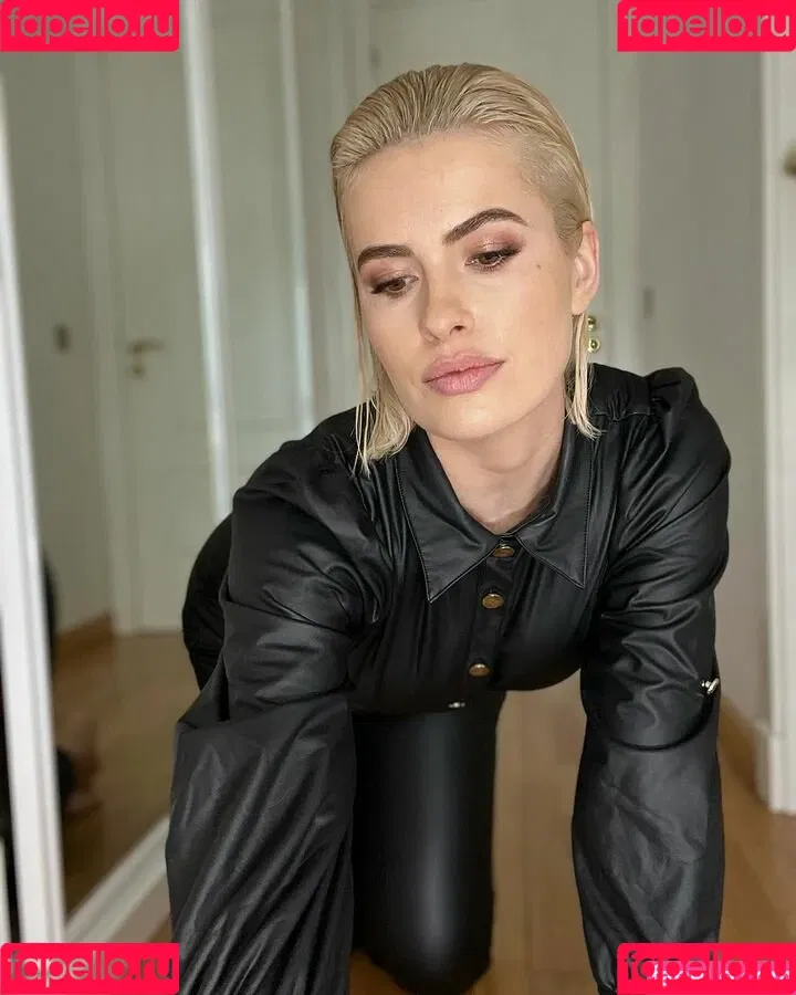 Adriana Abenia / adrianaabenia Onlyfans Photo Gallery 