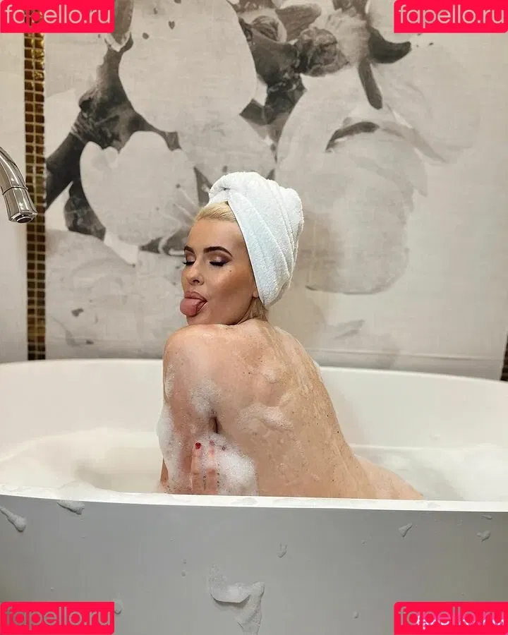 Adriana Abenia / adrianaabenia Onlyfans Photo Gallery 