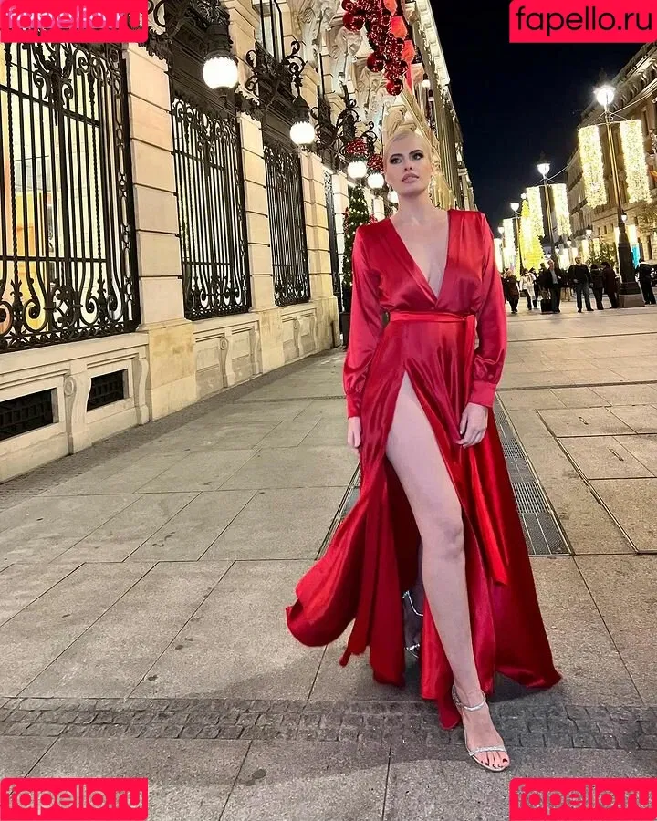 Adriana Abenia / adrianaabenia Onlyfans Photo Gallery 