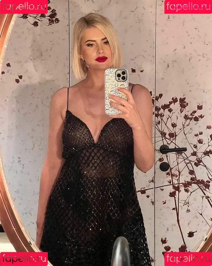 Adriana Abenia / adrianaabenia Onlyfans Photo Gallery 