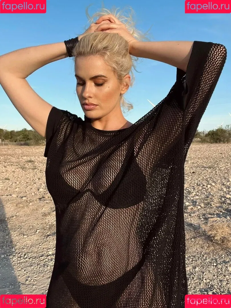 Adriana Abenia / adrianaabenia Onlyfans Photo Gallery 
