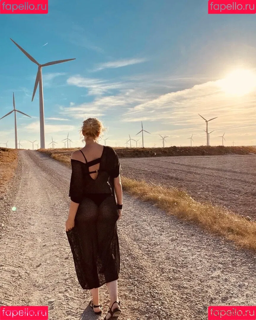 Adriana Abenia / adrianaabenia Onlyfans Photo Gallery 