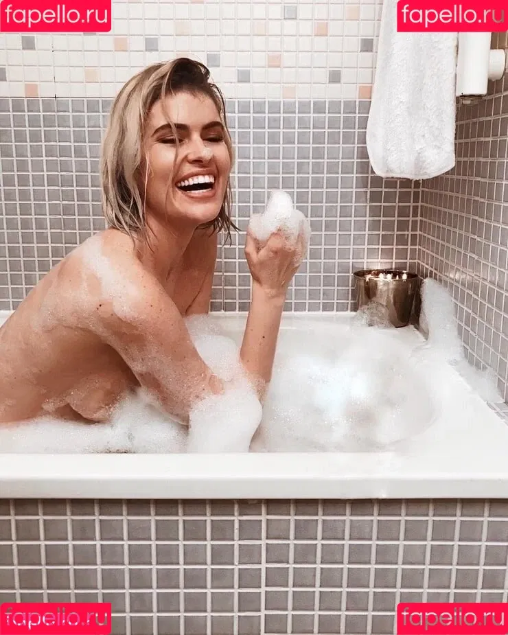 Adriana Abenia / adrianaabenia Onlyfans Photo Gallery 