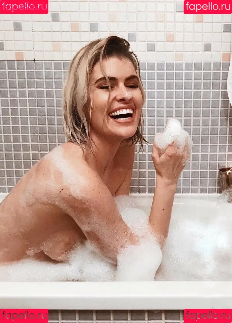 Adriana Abenia / adrianaabenia Onlyfans Photo Gallery 