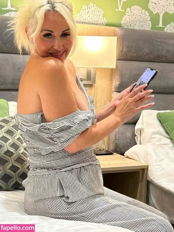 Jan Burton / https: / jan_burton1 / janburton Onlyfans Photo Gallery 