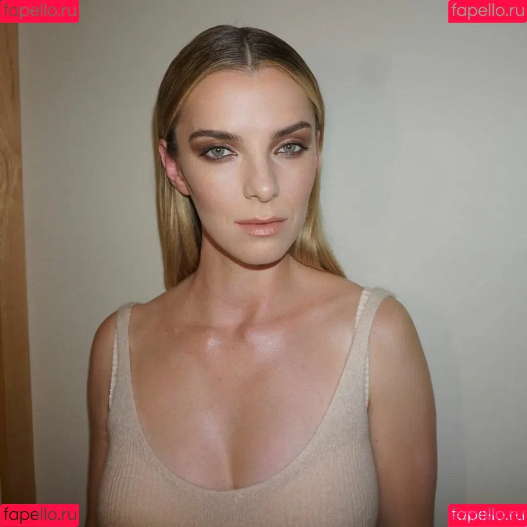 Betty Gilpin / voldemortbarbieclown Onlyfans Photo Gallery 