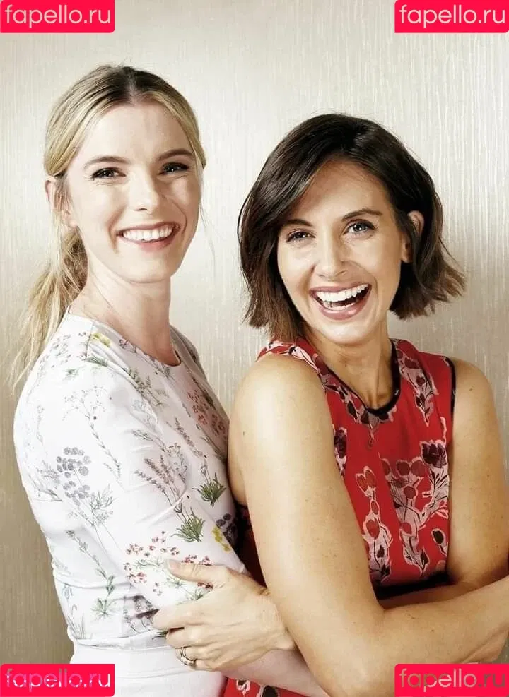 Betty Gilpin / voldemortbarbieclown Onlyfans Photo Gallery 