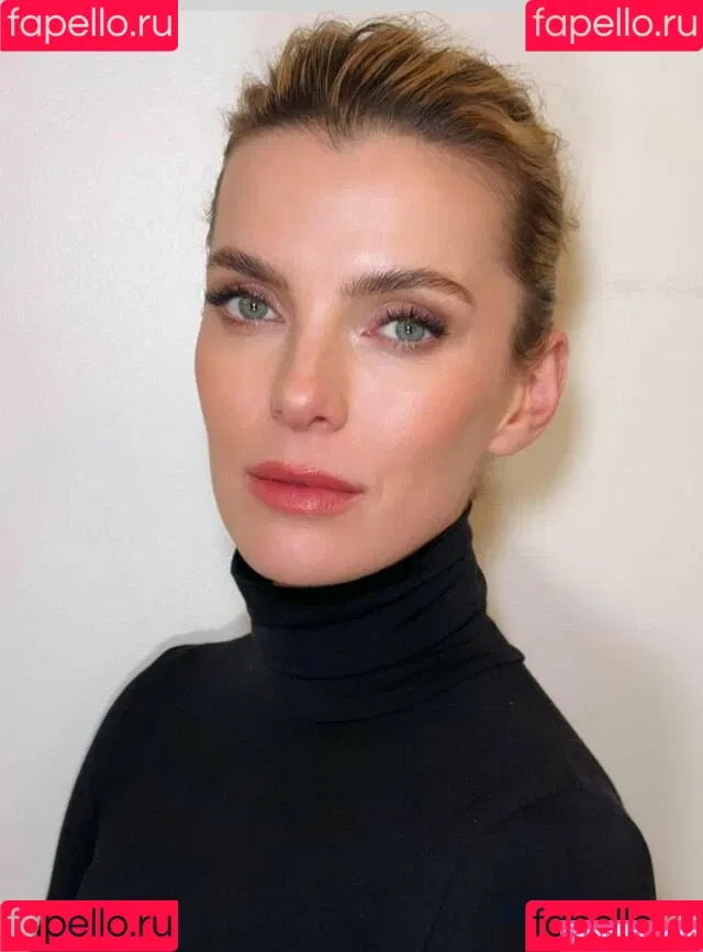 Betty Gilpin / voldemortbarbieclown Onlyfans Photo Gallery 