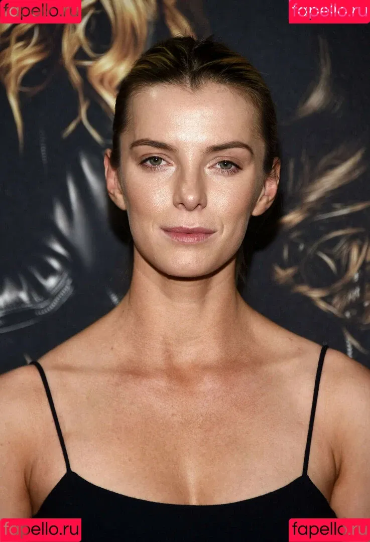 Betty Gilpin / voldemortbarbieclown Onlyfans Photo Gallery 