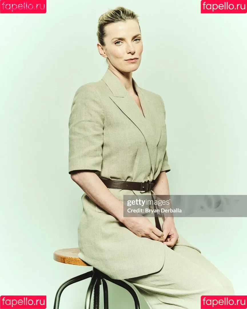 Betty Gilpin / voldemortbarbieclown Onlyfans Photo Gallery 
