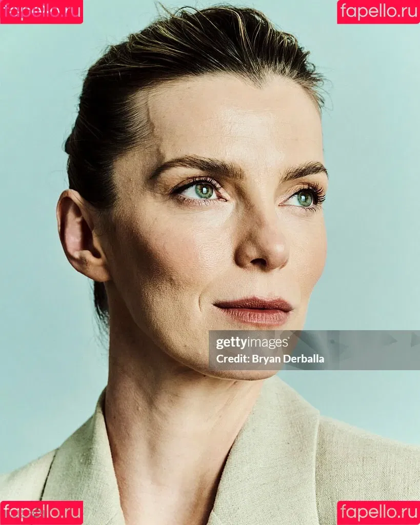 Betty Gilpin / voldemortbarbieclown Onlyfans Photo Gallery 