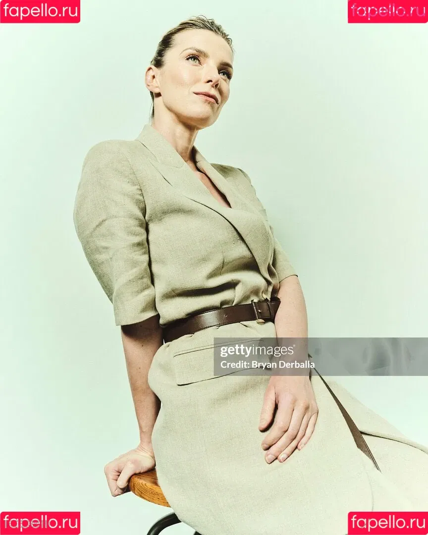 Betty Gilpin / voldemortbarbieclown Onlyfans Photo Gallery 