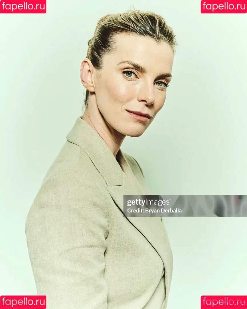 Betty Gilpin / voldemortbarbieclown Onlyfans Photo Gallery 