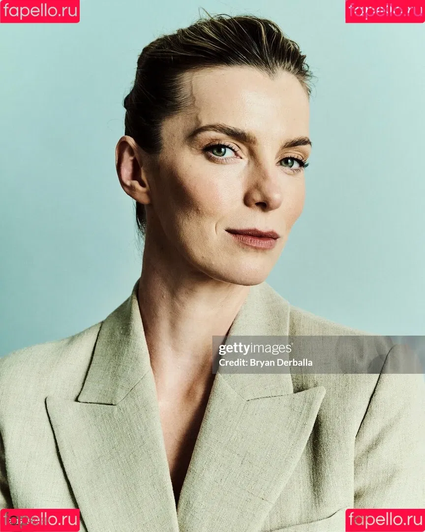 Betty Gilpin / voldemortbarbieclown Onlyfans Photo Gallery 