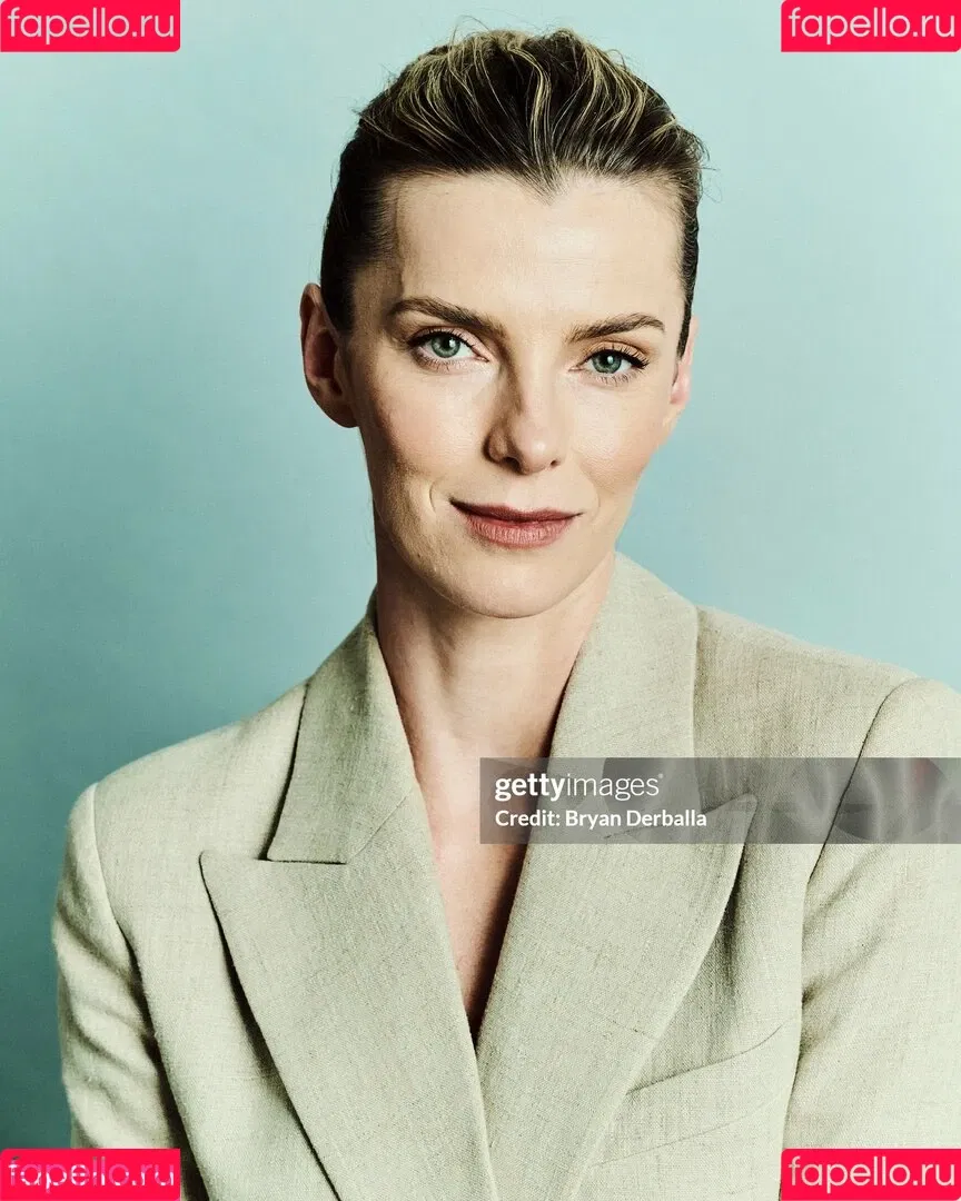 Betty Gilpin / voldemortbarbieclown Onlyfans Photo Gallery 