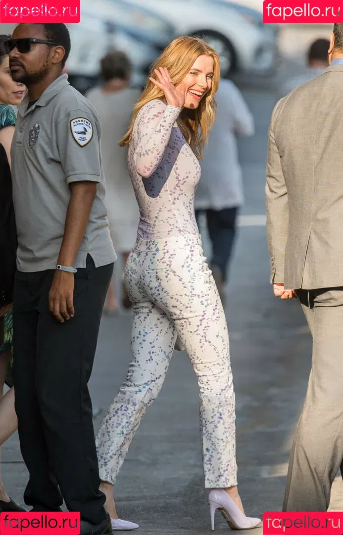 Betty Gilpin / voldemortbarbieclown Onlyfans Photo Gallery 