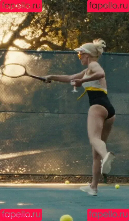 Betty Gilpin / voldemortbarbieclown Onlyfans Photo Gallery 