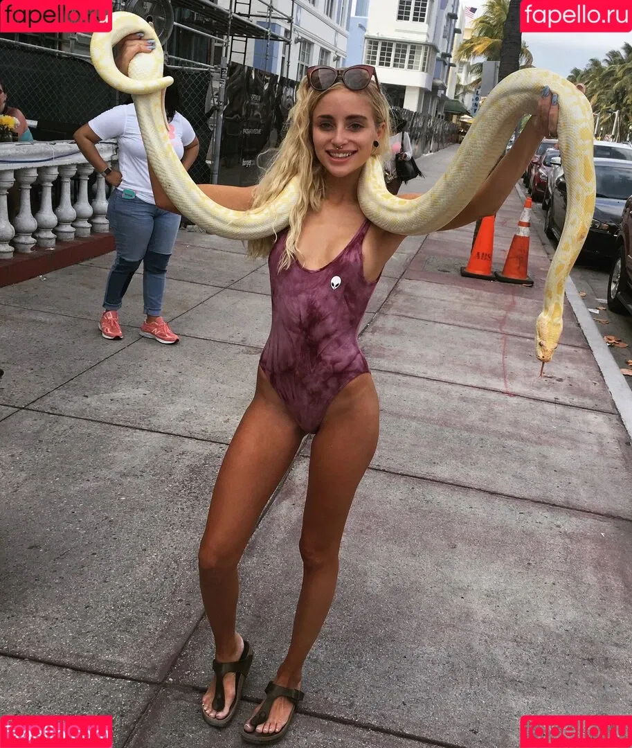 Lissapolooza / Naomi Woods / naomiwoods.official Onlyfans Photo Gallery 