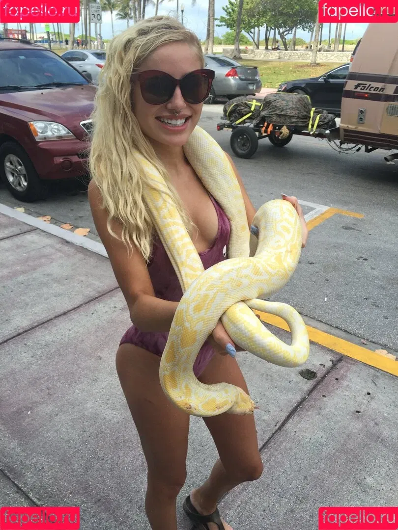 Lissapolooza / Naomi Woods / naomiwoods.official Onlyfans Photo Gallery 