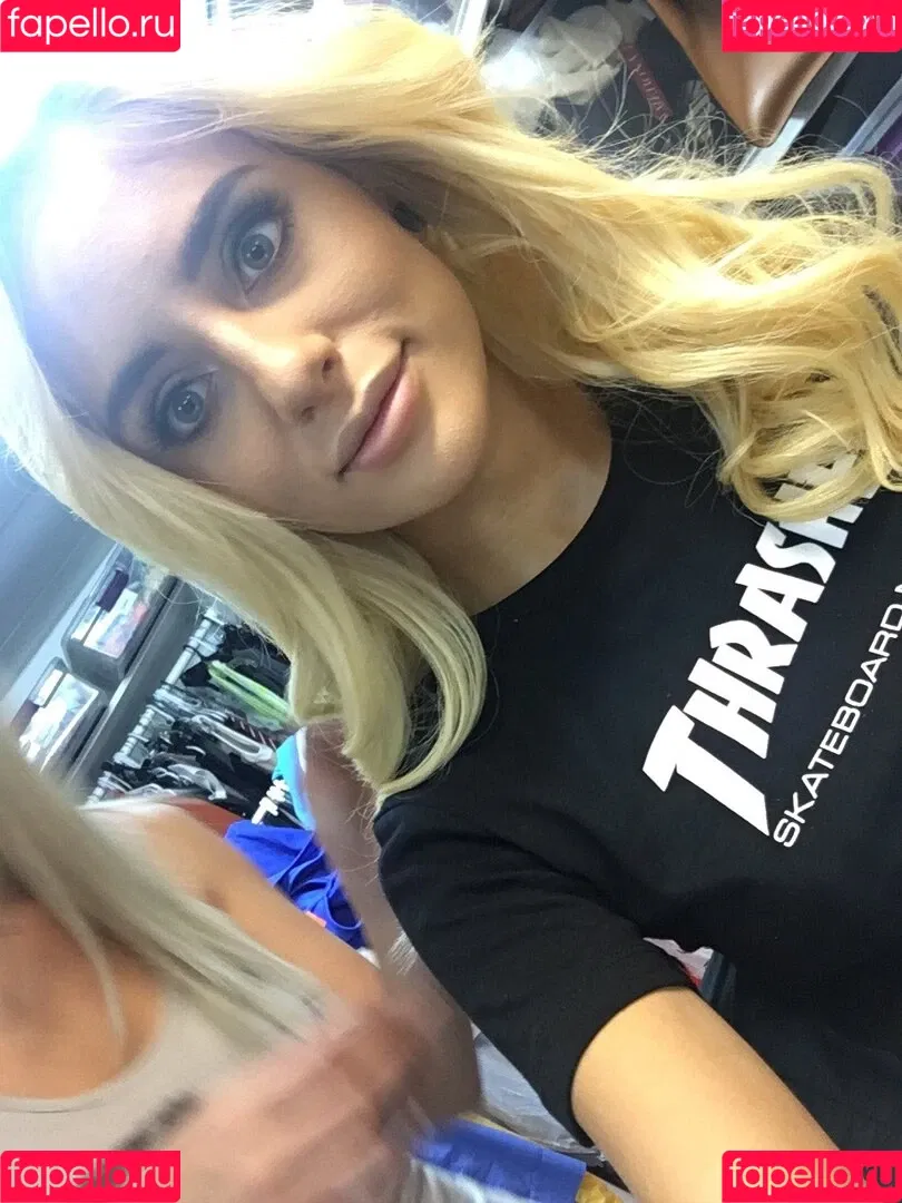 Lissapolooza / Naomi Woods / naomiwoods.official Onlyfans Photo Gallery 