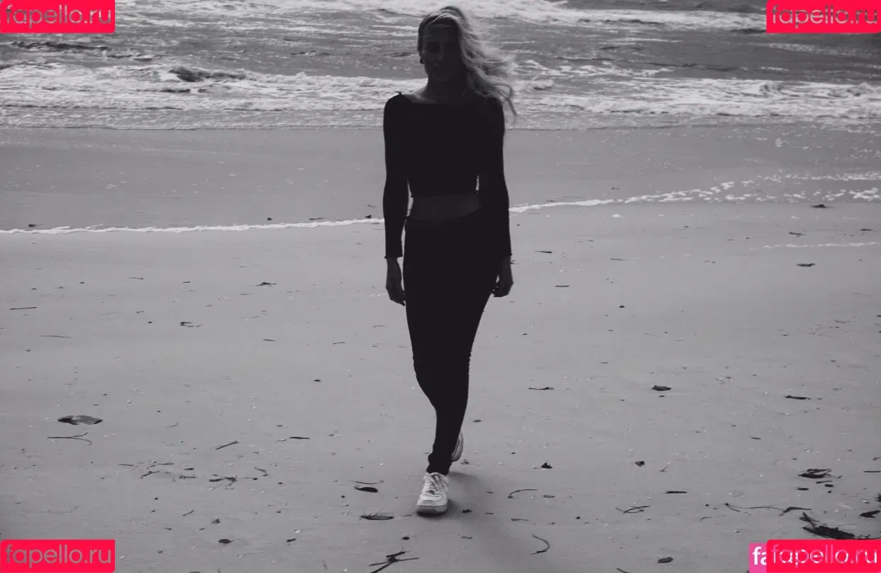 Lissapolooza / Naomi Woods / naomiwoods.official Onlyfans Photo Gallery 