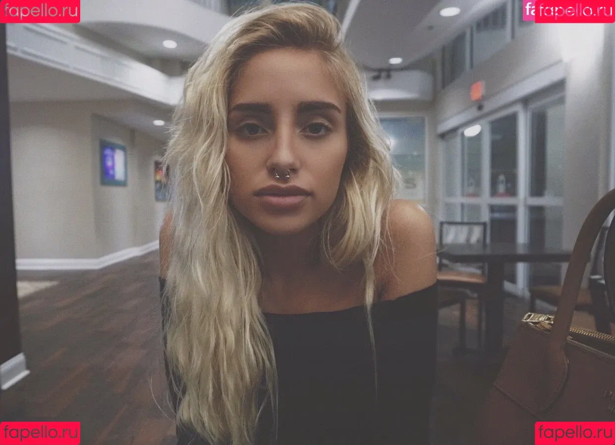 Lissapolooza / Naomi Woods / naomiwoods.official Onlyfans Photo Gallery 