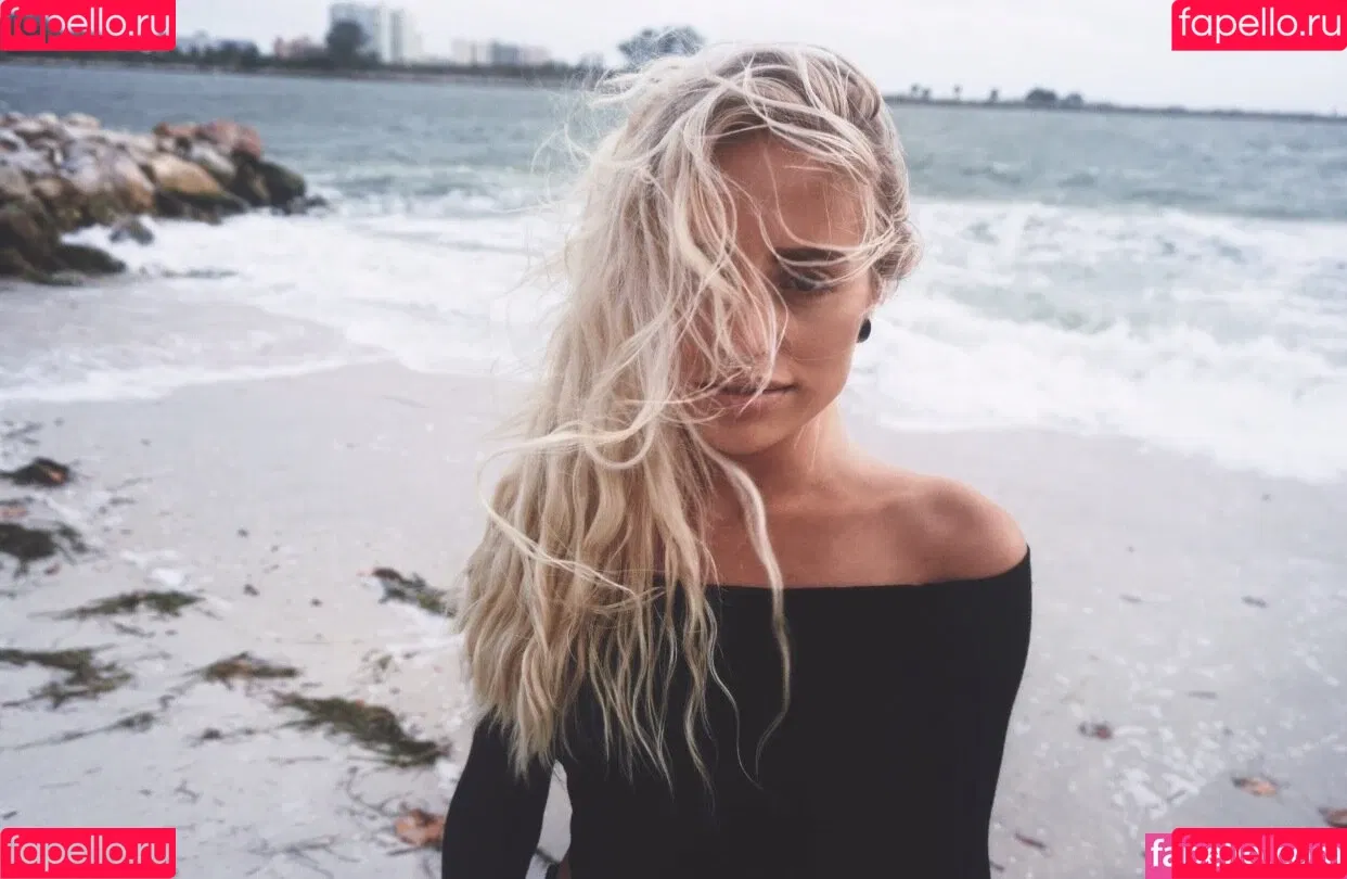 Lissapolooza / Naomi Woods / naomiwoods.official Onlyfans Photo Gallery 