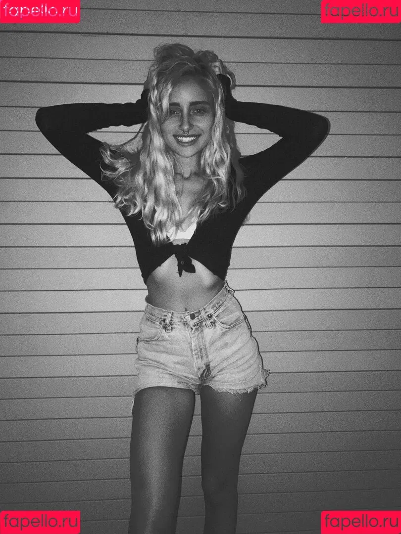 Lissapolooza / Naomi Woods / naomiwoods.official Onlyfans Photo Gallery 