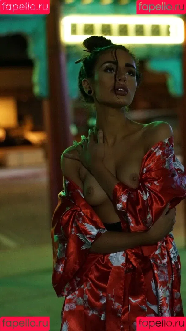 Lissapolooza / Naomi Woods / naomiwoods.official Onlyfans Photo Gallery 