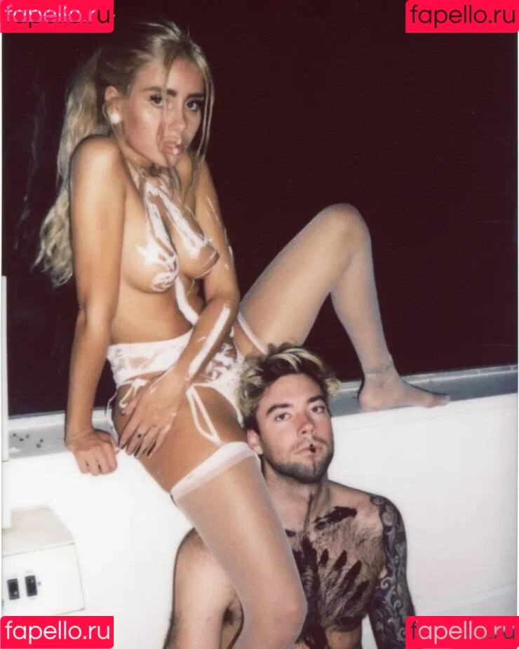 Lissapolooza / Naomi Woods / naomiwoods.official Onlyfans Photo Gallery 