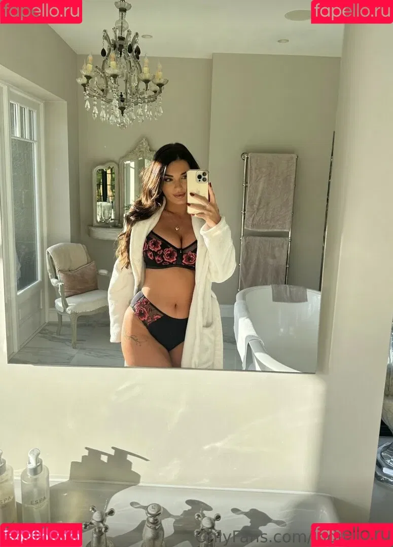 India Reynolds / indiareynolds / lovefromreyn Onlyfans Photo Gallery 