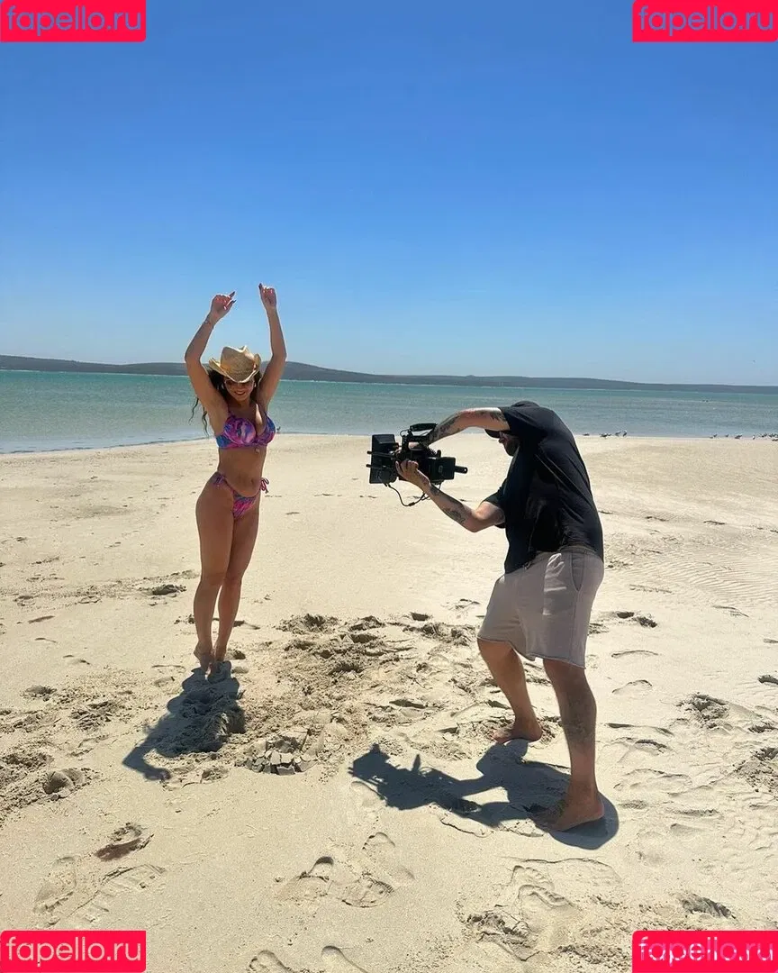 India Reynolds / indiareynolds / lovefromreyn Onlyfans Photo Gallery 