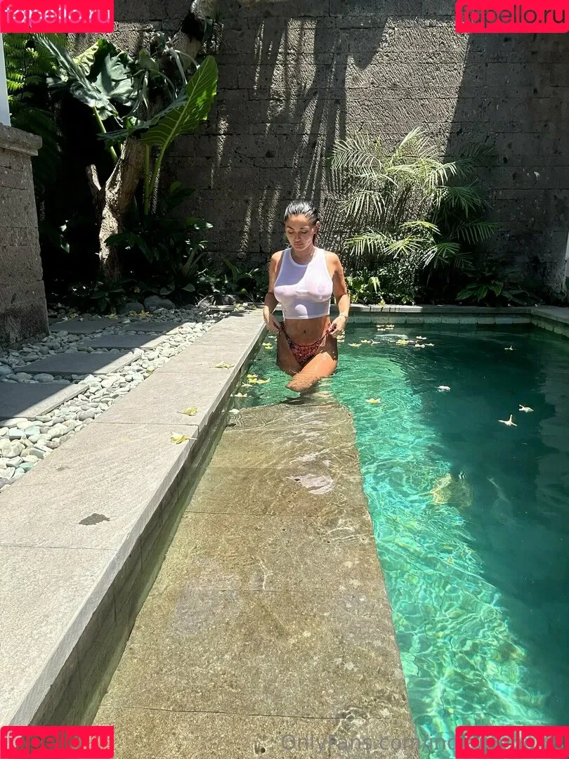 India Reynolds / indiareynolds / lovefromreyn Onlyfans Photo Gallery 