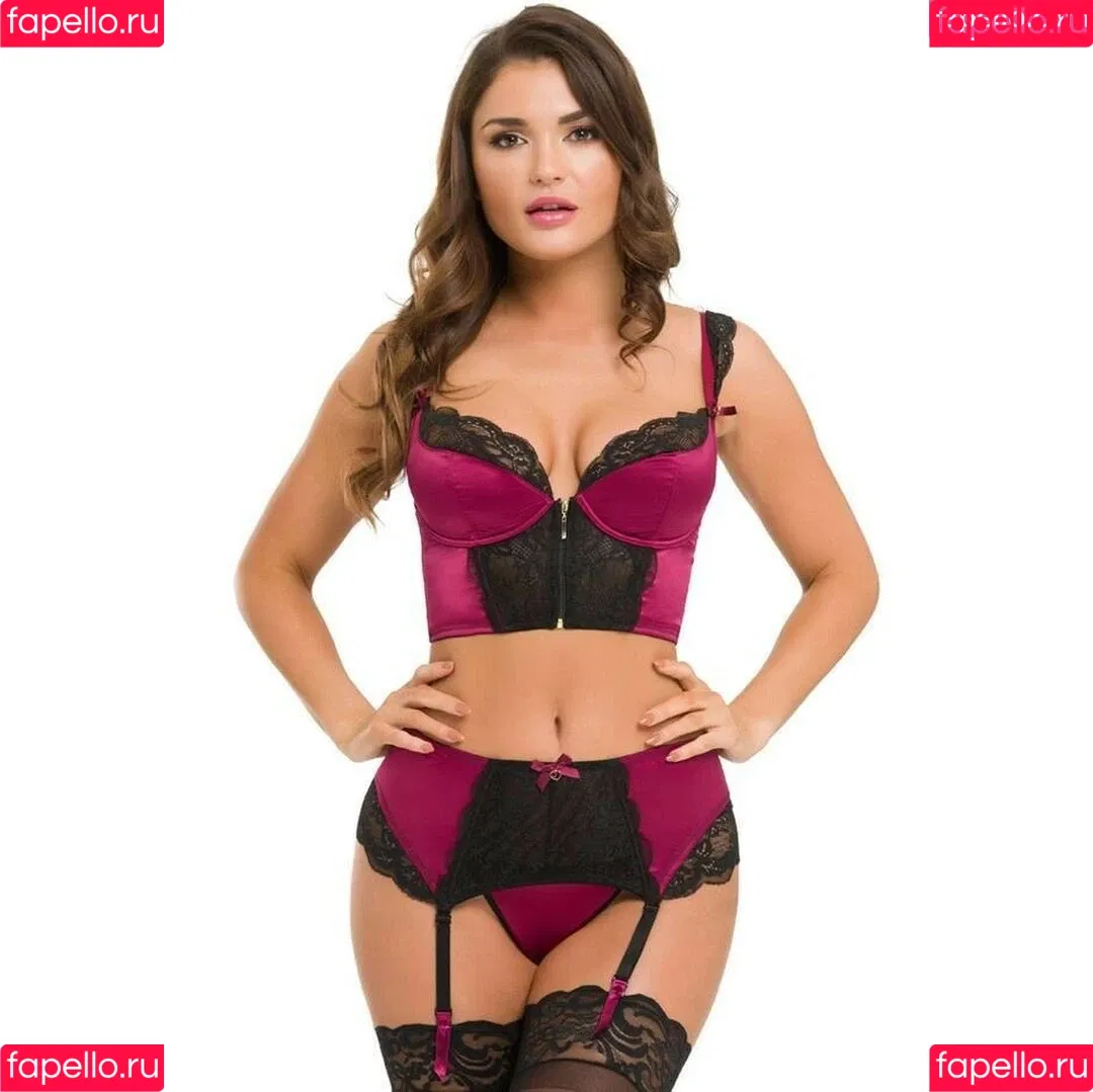 India Reynolds / indiareynolds / lovefromreyn Onlyfans Photo Gallery 