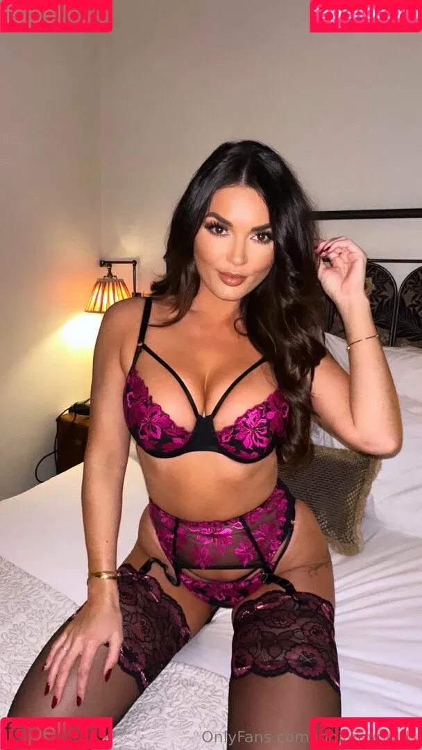 India Reynolds / indiareynolds / lovefromreyn Onlyfans Photo Gallery 