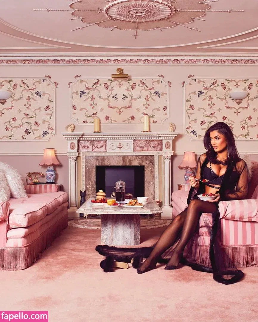 India Reynolds / indiareynolds / lovefromreyn Onlyfans Photo Gallery 