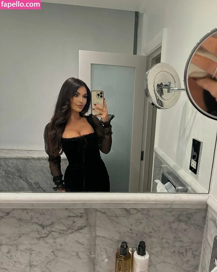 India Reynolds / indiareynolds / lovefromreyn Onlyfans Photo Gallery 