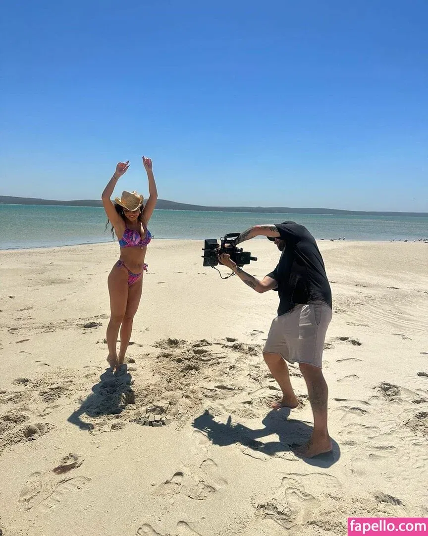 India Reynolds / indiareynolds / lovefromreyn Onlyfans Photo Gallery 