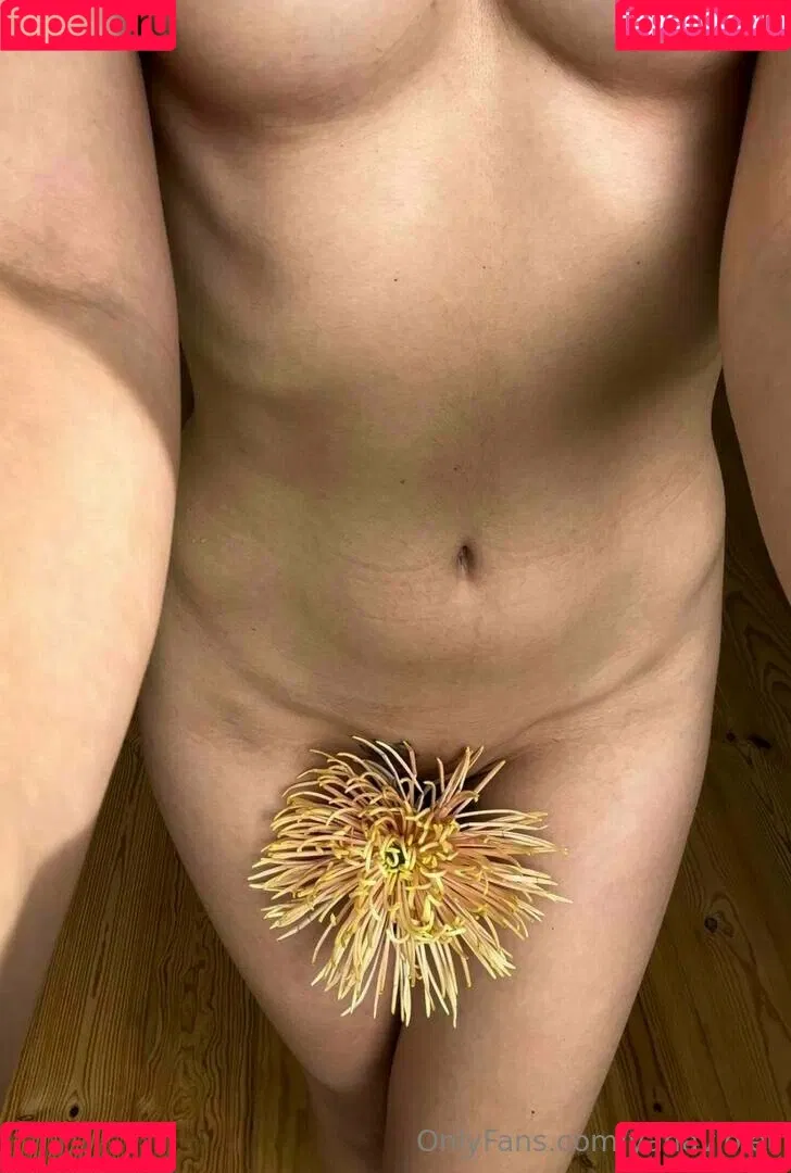 Yanae / bylkamonic / yanaviolet Onlyfans Photo Gallery 